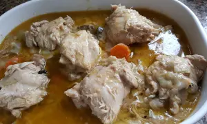 Pollo en escabeche hecho en Thermomix, jugoso y tierno, con zanahoria y especias.
