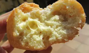Rosquillas Thermomix esponjosas, perfectas para un desayuno o merienda. Su textura aireada invita a darles un mordisco.