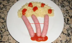 Arroz blanco con salchichas y tomate, una receta fácil y rápida de arroz con salchichas thermomix.