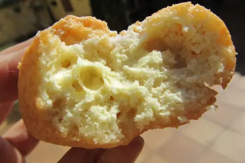 Rosquillas Thermomix esponjosas, perfectas para un desayuno o merienda. Su textura aireada invita a darles un mordisco.