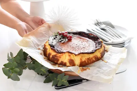 Tarta queso La Viña, cremosa y dorada, lista para disfrutar. Perfecta si la preparas con Thermomix.