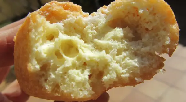 Rosquillas Thermomix esponjosas, perfectas para un desayuno o merienda. Su textura aireada invita a darles un mordisco.