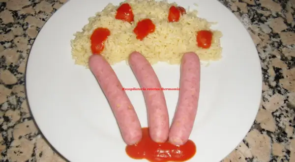 Arroz blanco con salchichas y tomate, una receta fácil y rápida de arroz con salchichas thermomix.