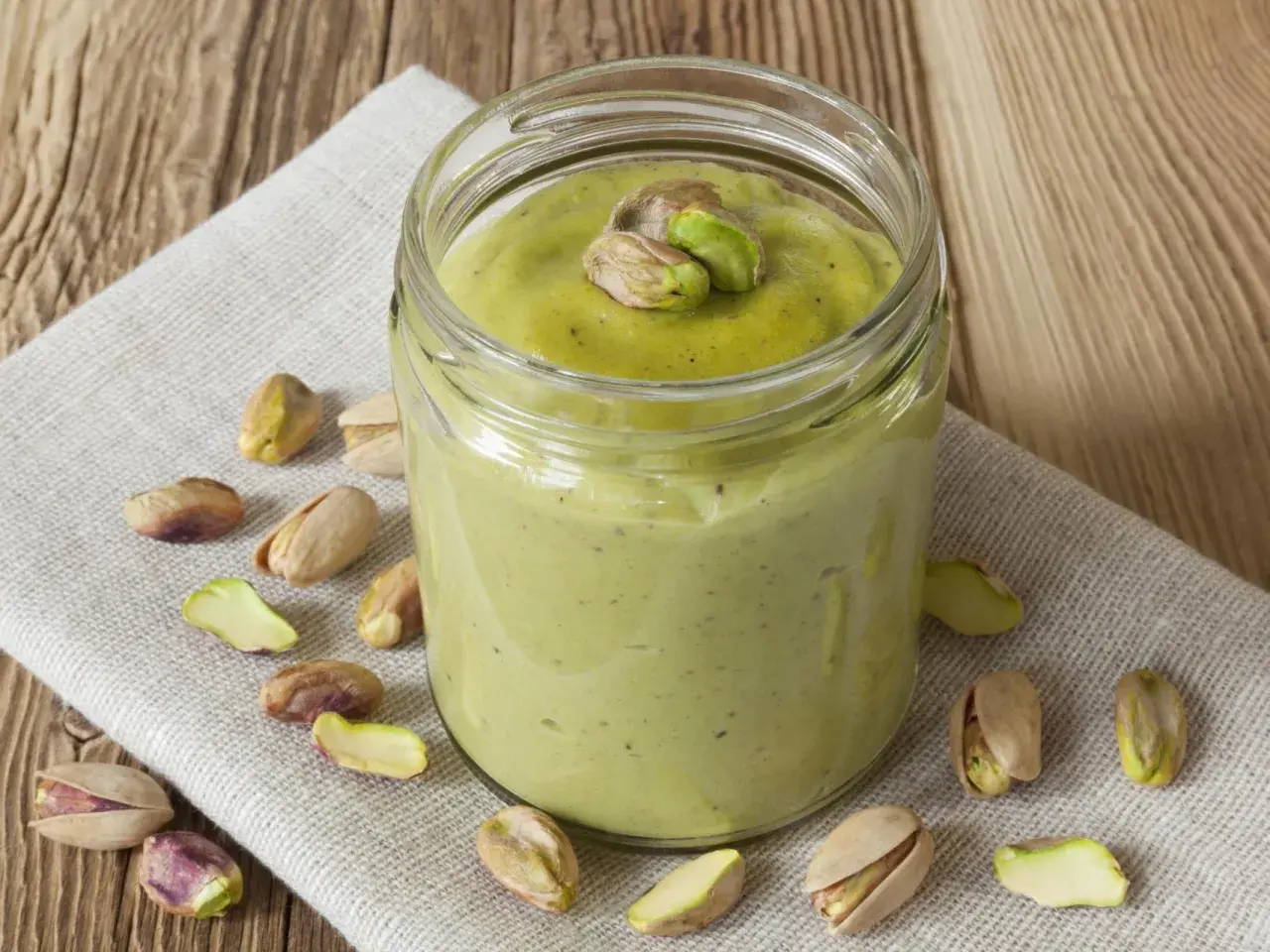 Crema de pistacho casera, lista para disfrutar. Una deliciosa receta fácil de preparar.