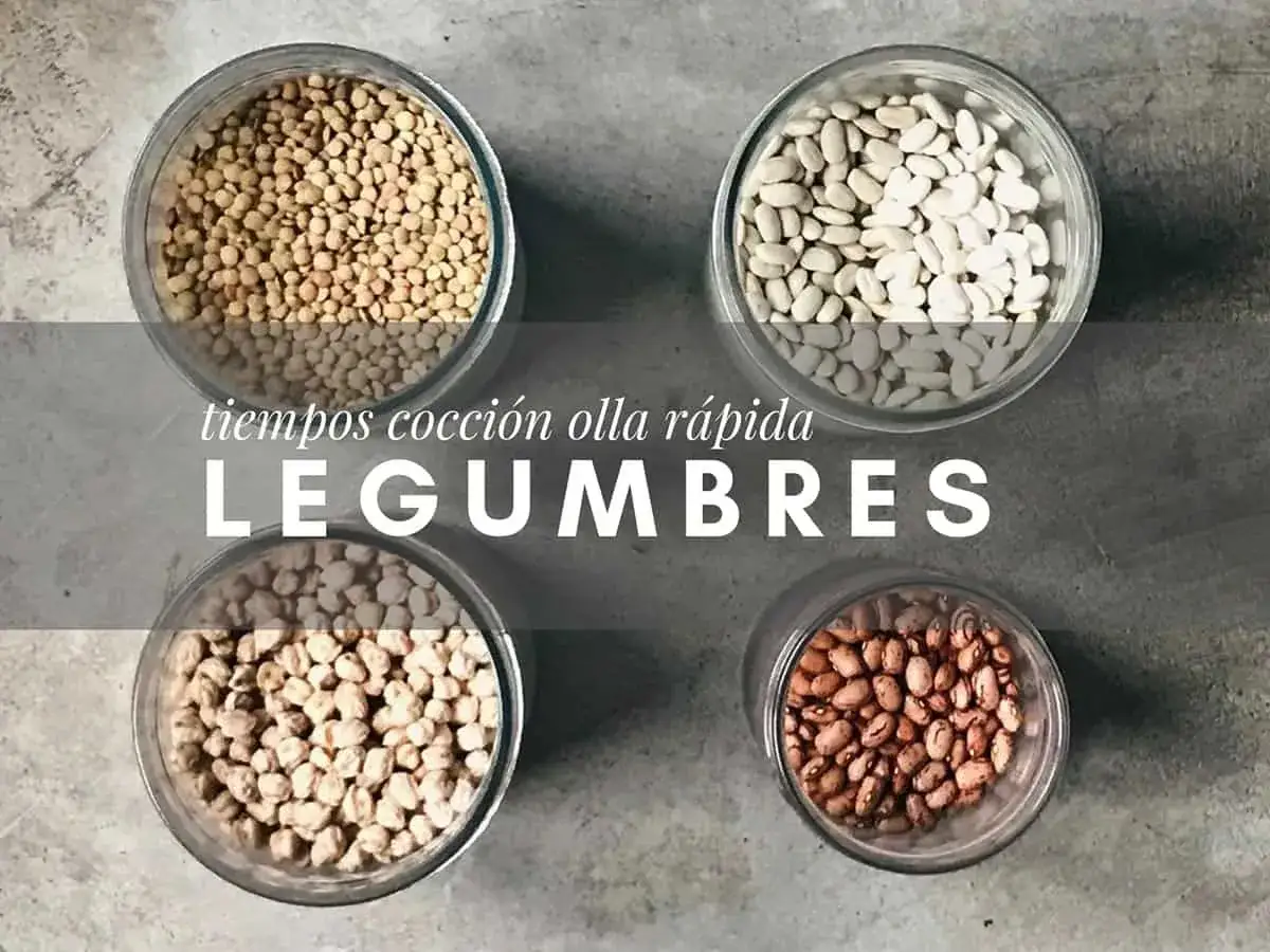 Cuatro recipientes con lentejas, alubias blancas, garbanzos y alubias pintas. Tiempos cocción olla rápida legumbres.