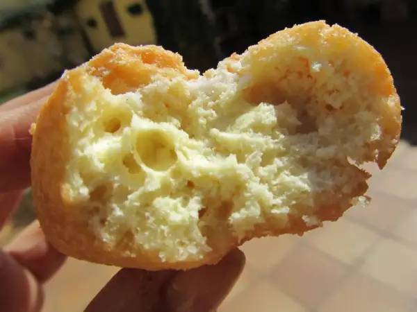Rosquillas Thermomix esponjosas, perfectas para un desayuno o merienda. Su textura aireada invita a darles un mordisco.